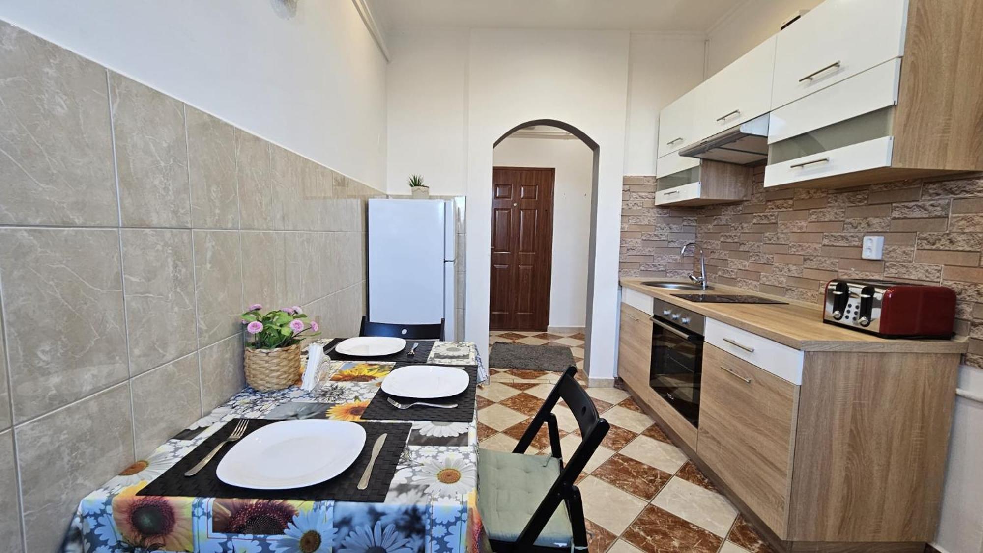 Lovely Central Apartment With Free Parking, Koezponthoz Koezeli 3 Szobas Lakas Győr Exterior foto