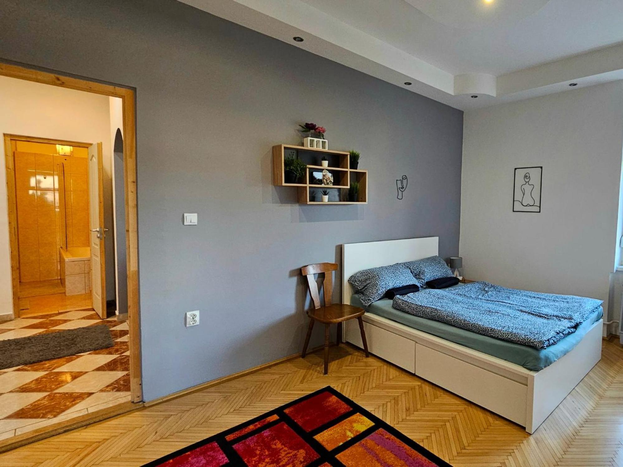 Lovely Central Apartment With Free Parking, Koezponthoz Koezeli 3 Szobas Lakas Győr Exterior foto