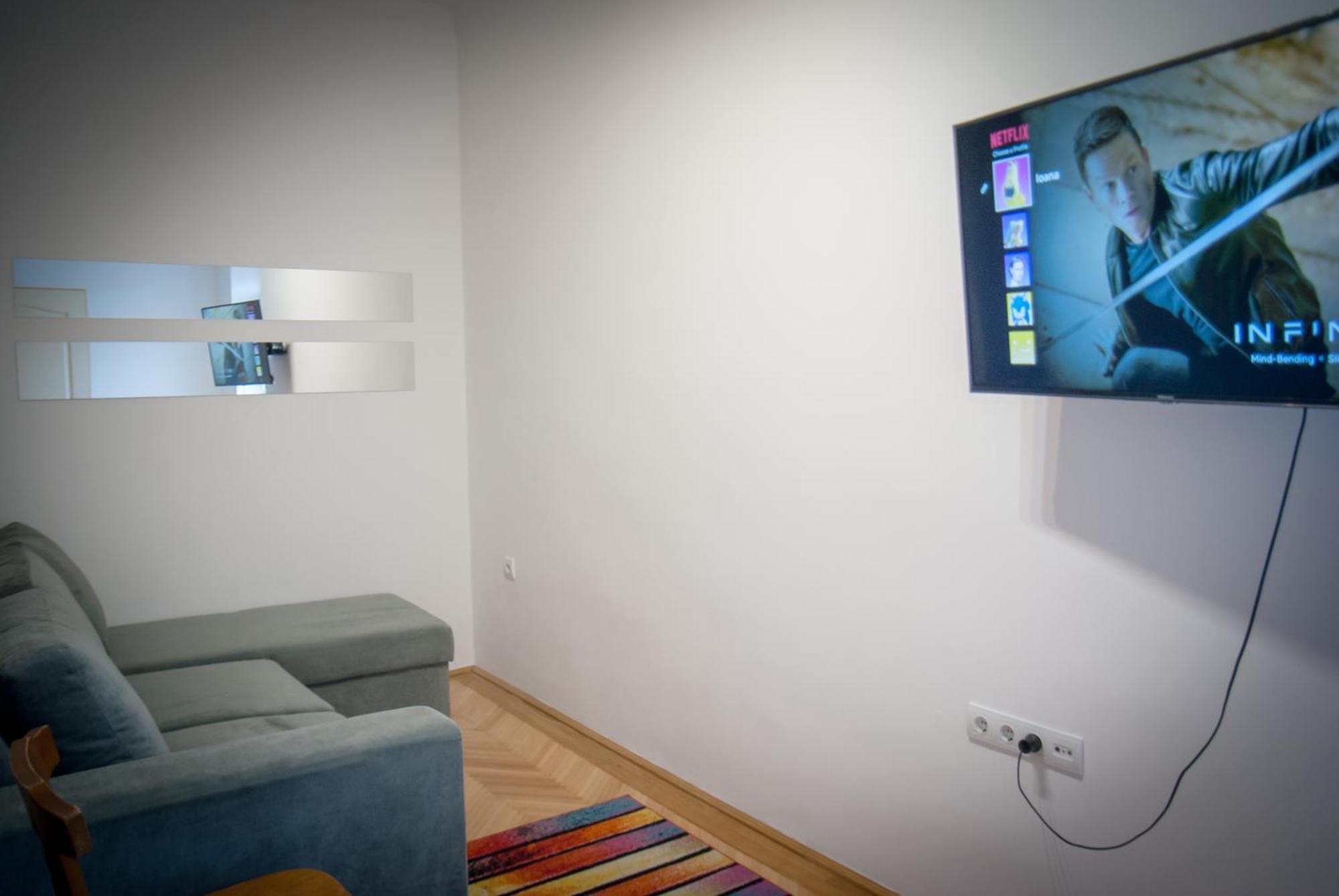 Lovely Central Apartment With Free Parking, Koezponthoz Koezeli 3 Szobas Lakas Győr Exterior foto