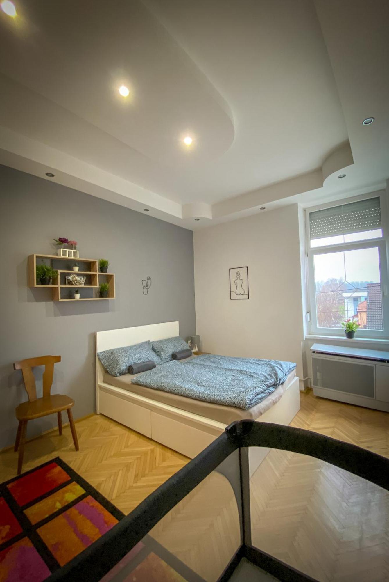 Lovely Central Apartment With Free Parking, Koezponthoz Koezeli 3 Szobas Lakas Győr Exterior foto