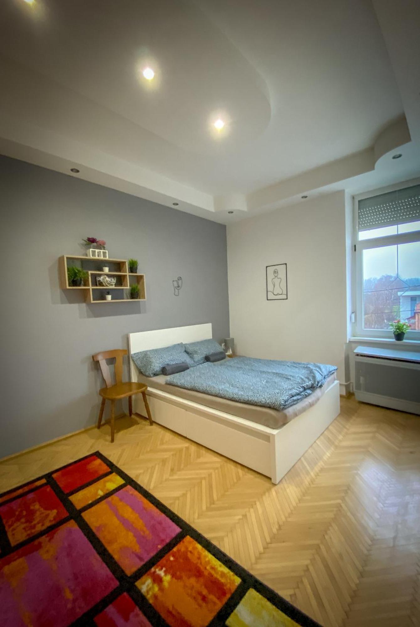 Lovely Central Apartment With Free Parking, Koezponthoz Koezeli 3 Szobas Lakas Győr Exterior foto