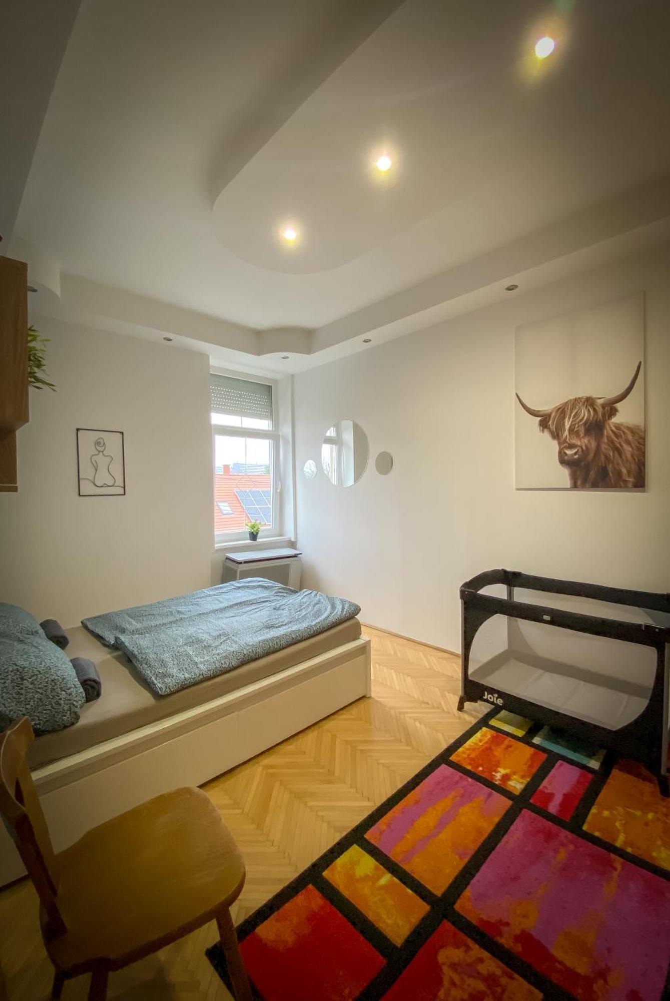 Lovely Central Apartment With Free Parking, Koezponthoz Koezeli 3 Szobas Lakas Győr Exterior foto