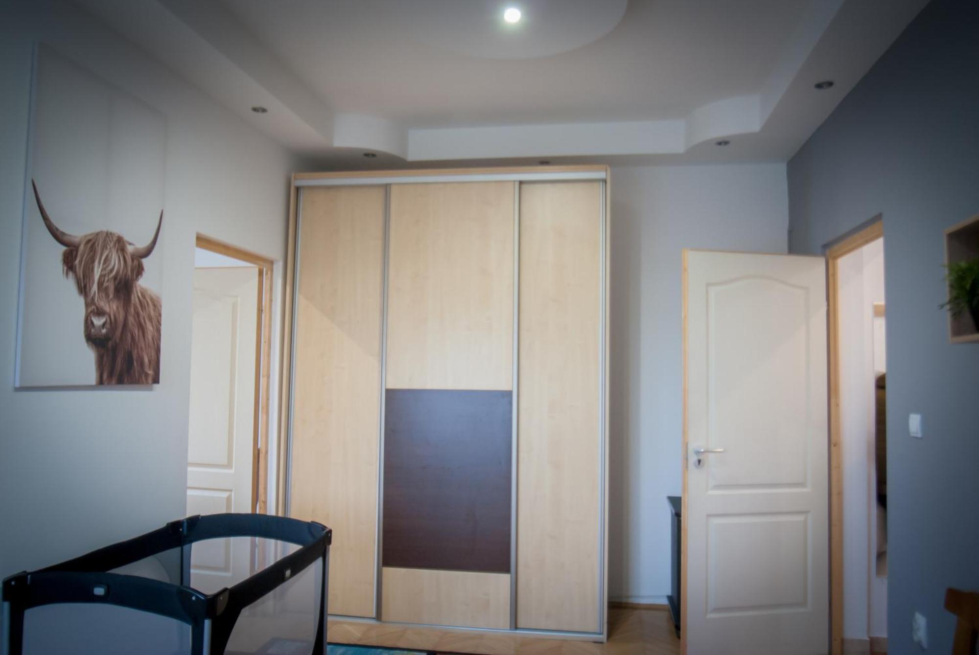 Lovely Central Apartment With Free Parking, Koezponthoz Koezeli 3 Szobas Lakas Győr Exterior foto