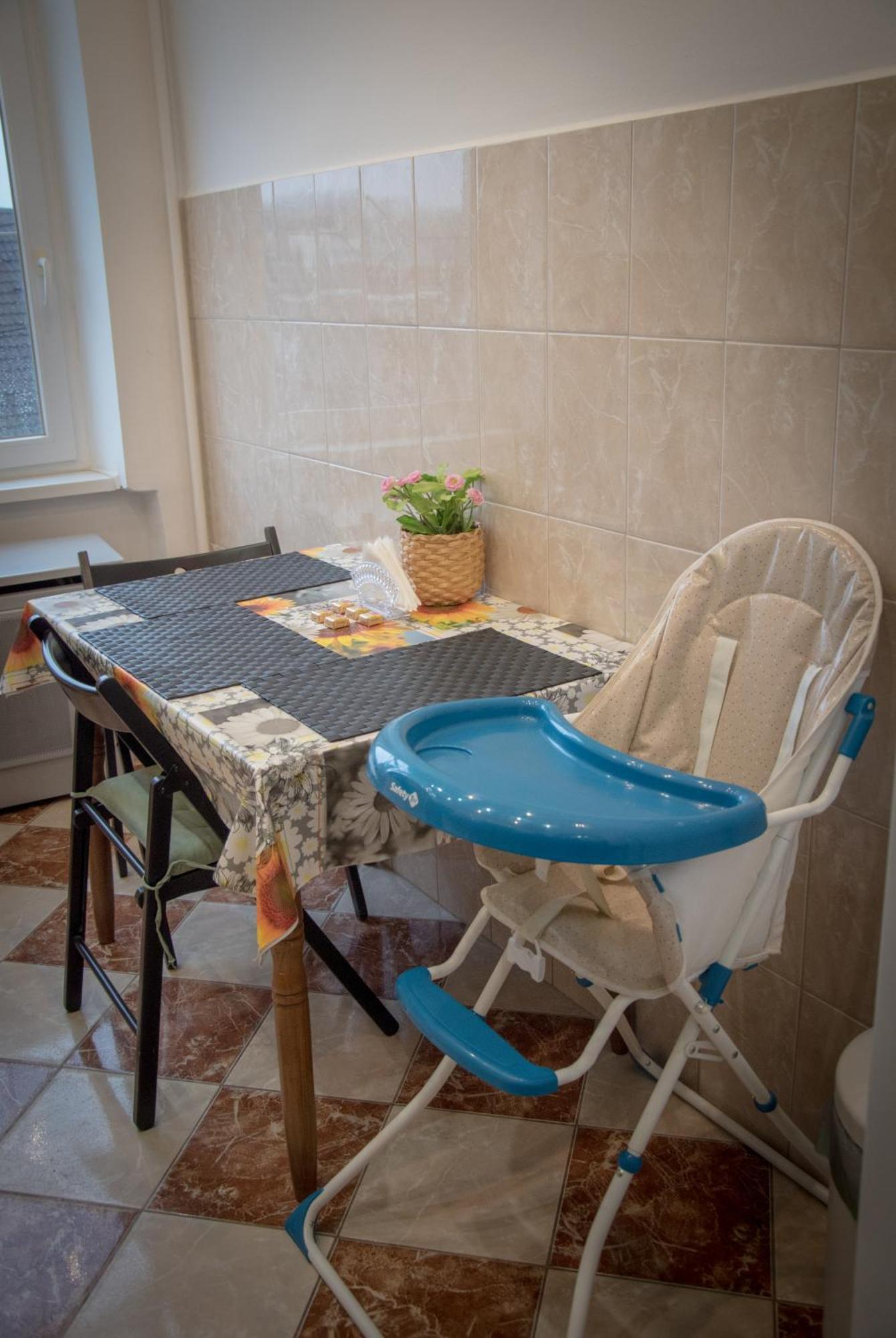 Lovely Central Apartment With Free Parking, Koezponthoz Koezeli 3 Szobas Lakas Győr Exterior foto