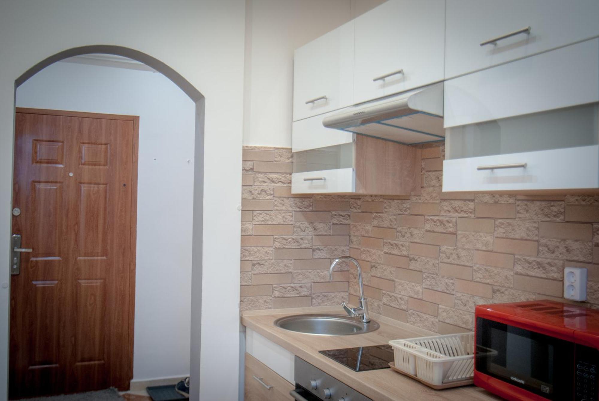 Lovely Central Apartment With Free Parking, Koezponthoz Koezeli 3 Szobas Lakas Győr Exterior foto