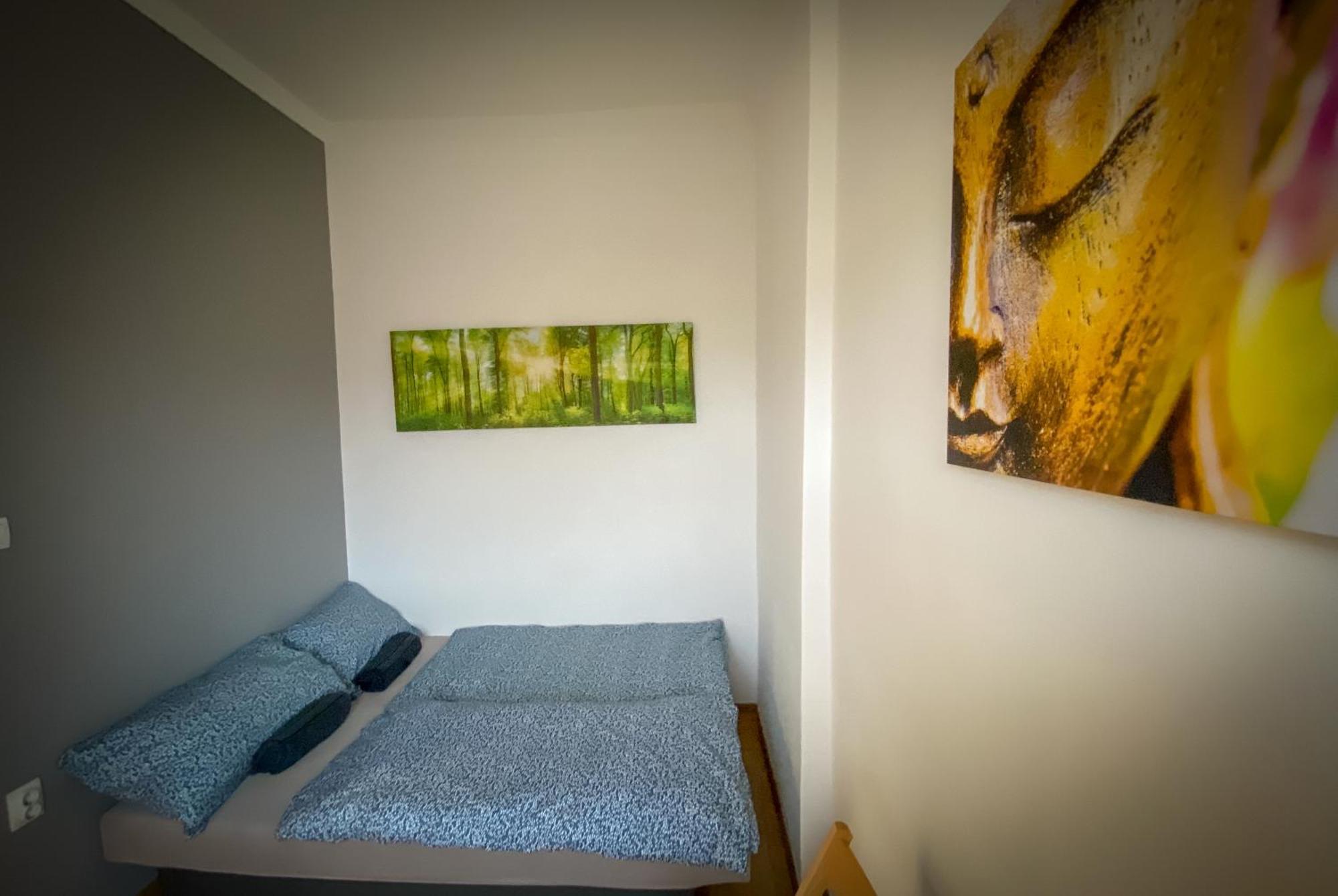 Lovely Central Apartment With Free Parking, Koezponthoz Koezeli 3 Szobas Lakas Győr Exterior foto